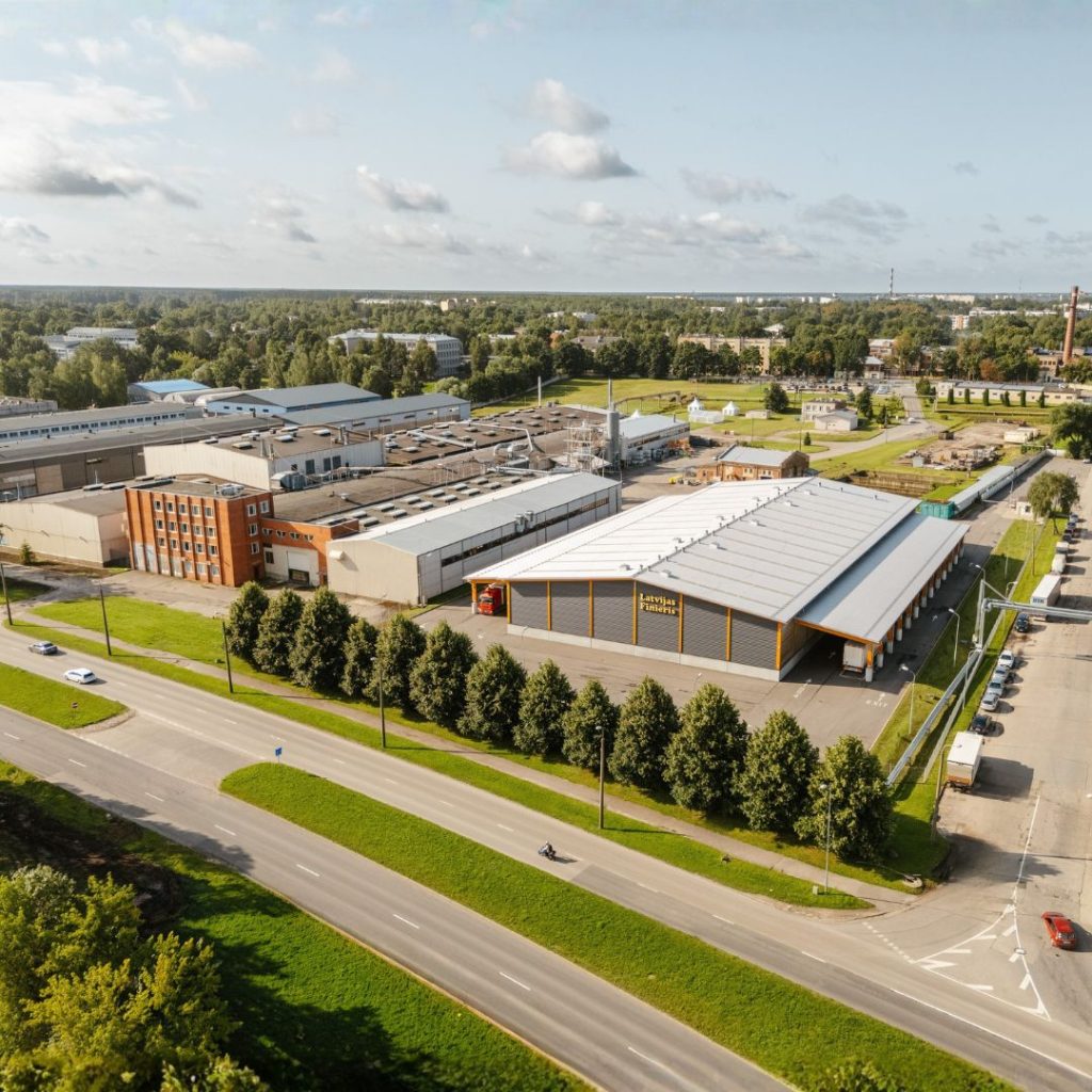 "Furniers" noliktava no putna skatupunkta