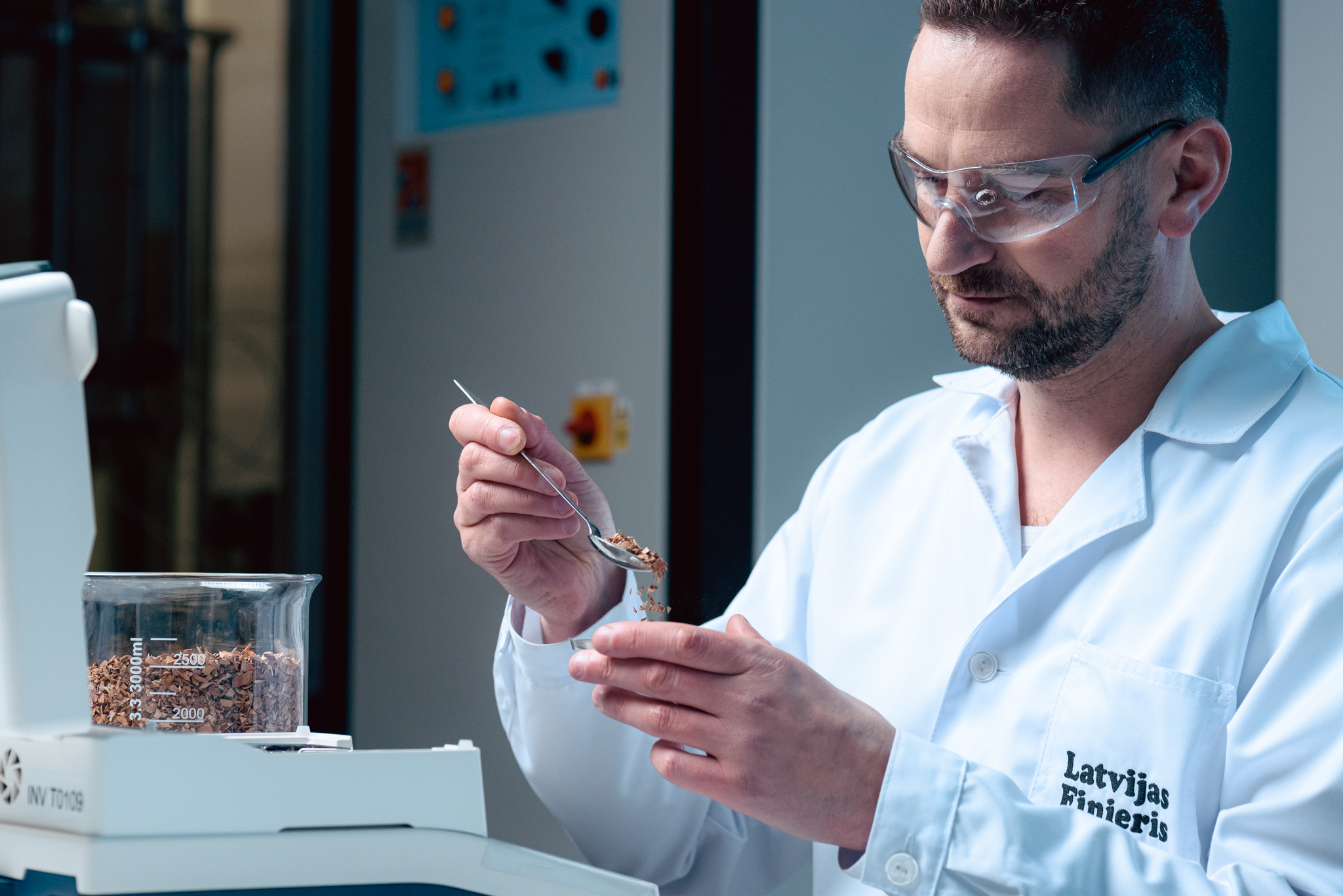 Laborants, ķīmiķis, pētnieks, Betulin lab