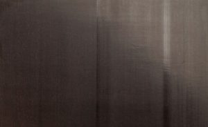 Diffuse strips on surface (variations in color tone or gloss)